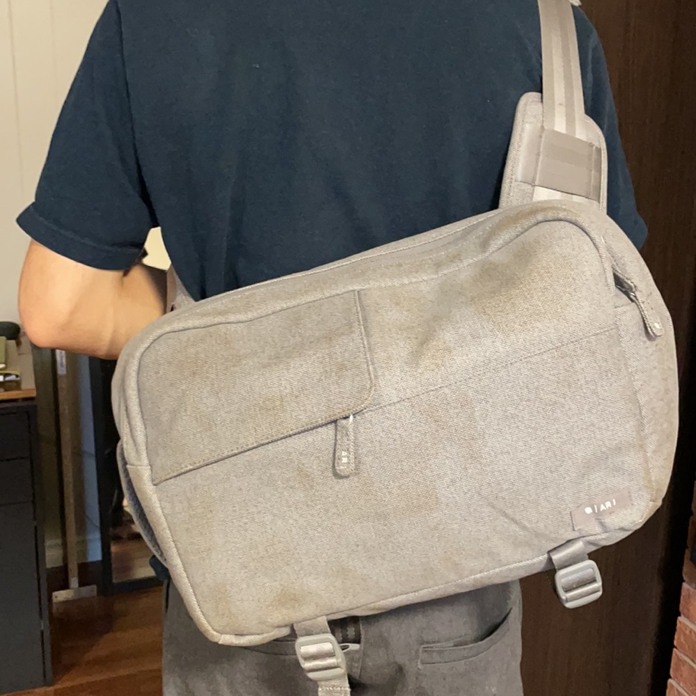 Incase Messenger/Camera Bag - Picture 4 of 5